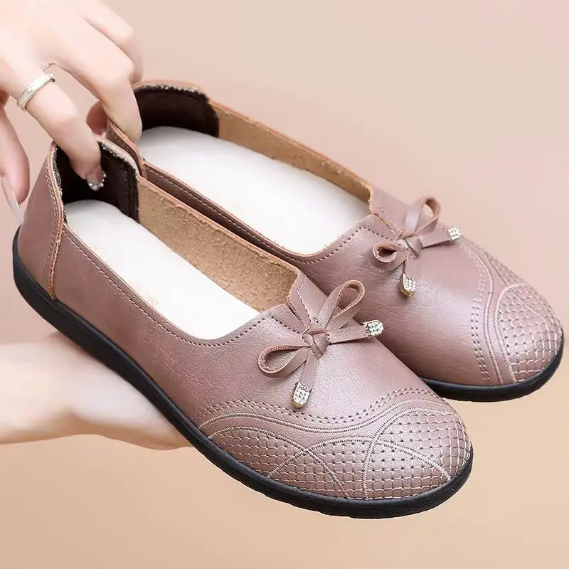 

Женские кожаные туфли на плоской подошве для среднего и пожилого возраста, весна-осень, новые, с мягкой подошвой, неглубокие, легкие, без застежек, телесного цвета.