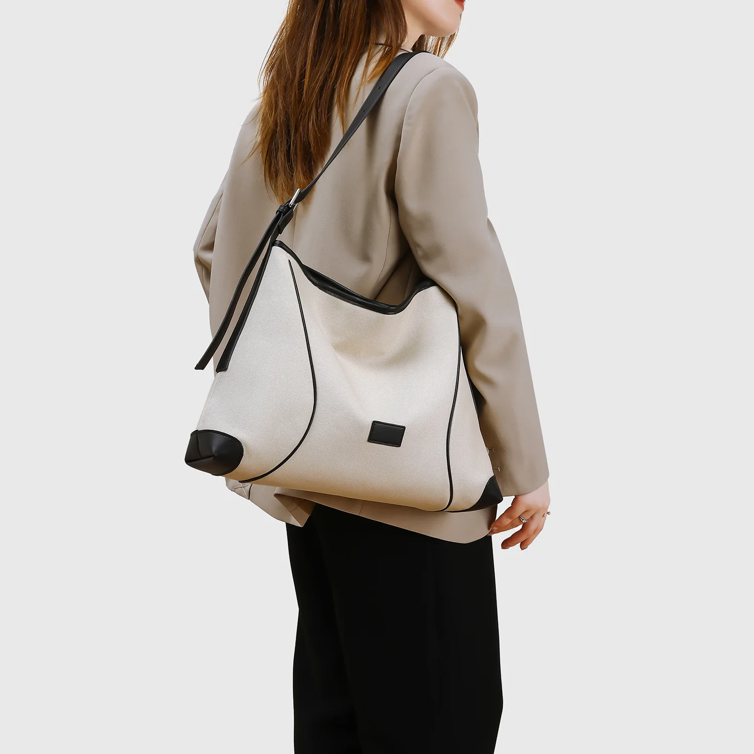 

Новинка 2024 года, женская сумка, модная сумка через плечо, подмышки, нишевая парусиновая сумка премиум-класса, большая вместительная портативная сумка-тоут