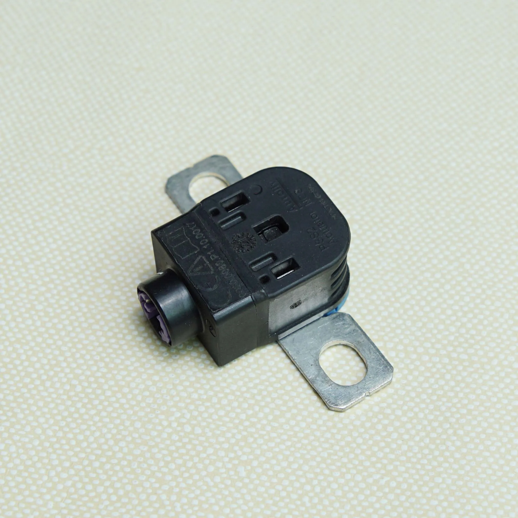 

30644651 Battery Cut Off Fuse Overload Protection Trip PYRO Safety Switch For Volvo S90 S90L V90 XC60 XC90 Car Accessories