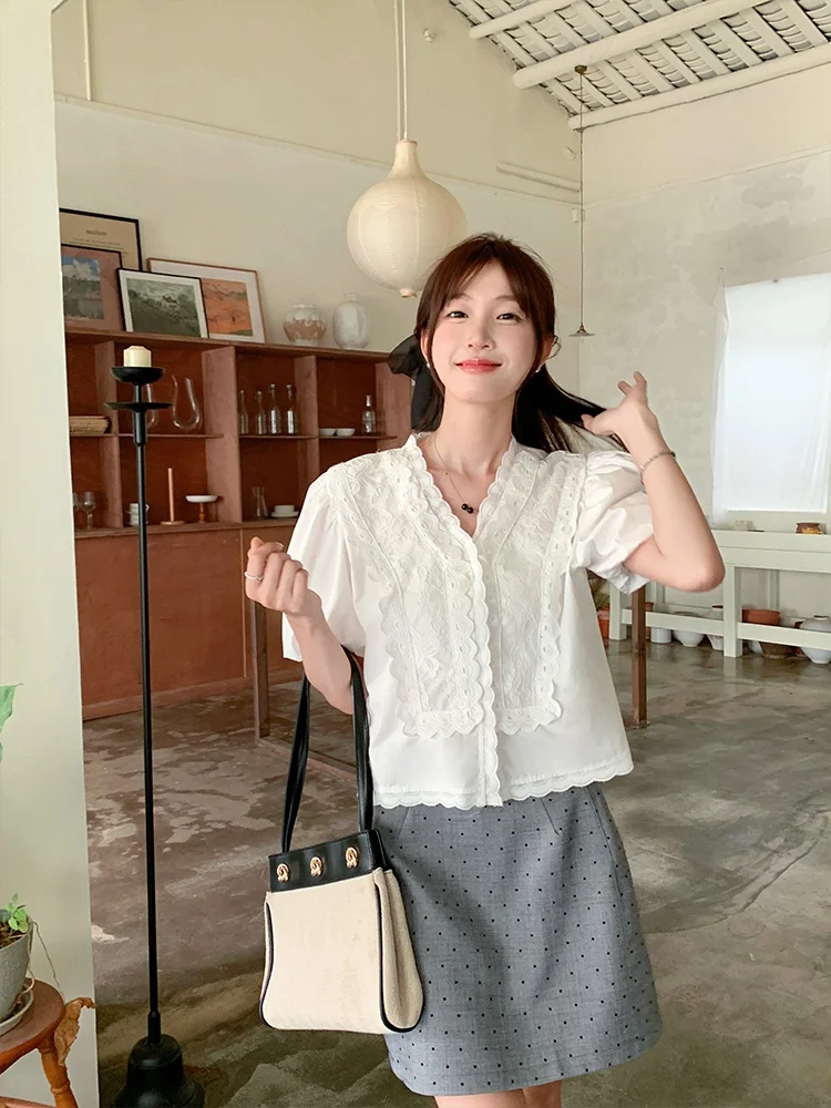 

Новая летняя женская блузка в корейском стиле с V-образным вырезом, белым рюшевым воротником и рукавами-фонариками, для офиса и повседневной носки