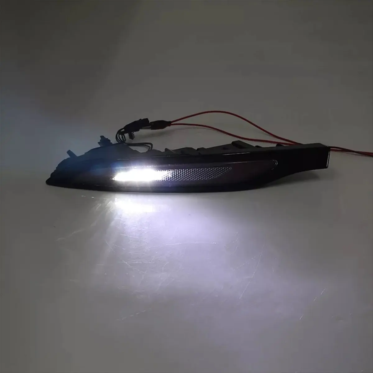 Super Sale Rear Bumper Brake Light Rear Bumper Fog Light Reflector Brake Warning Light for Land Rover Evoque 19-23 Left LR136974