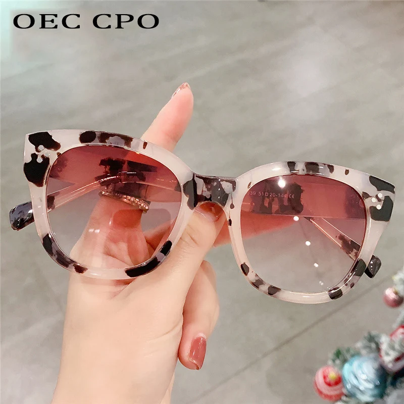 

Ins Popular Fashion Rivets Women Sunglasses Retro Square Sunglasses Men Gradient Shade UV400 Trending Sun Glasses Female Eyewear