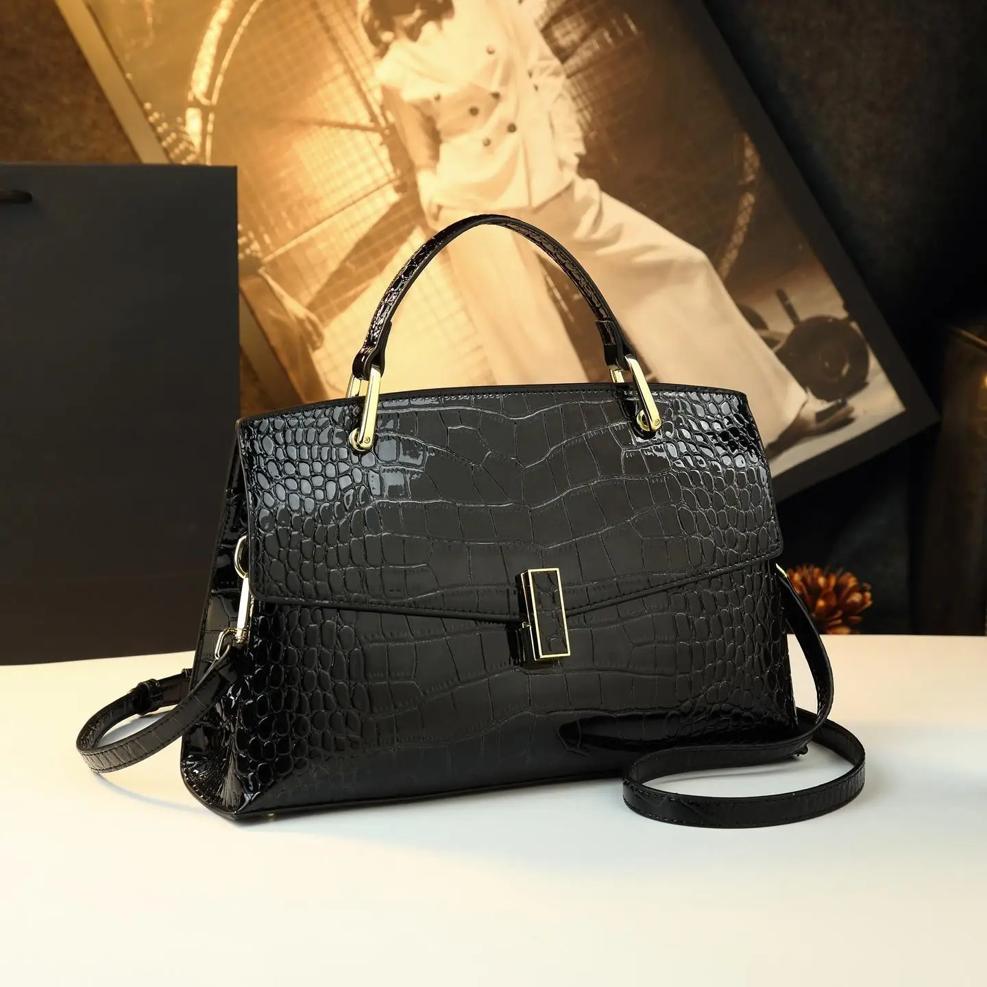 

Оригинальная кожаная сумка в стиле ретро для женщин, роскошная дизайнерская сумка через плечо, большая вместительная сумка для подгузников, стильная однотонная сумка для поездок на работу