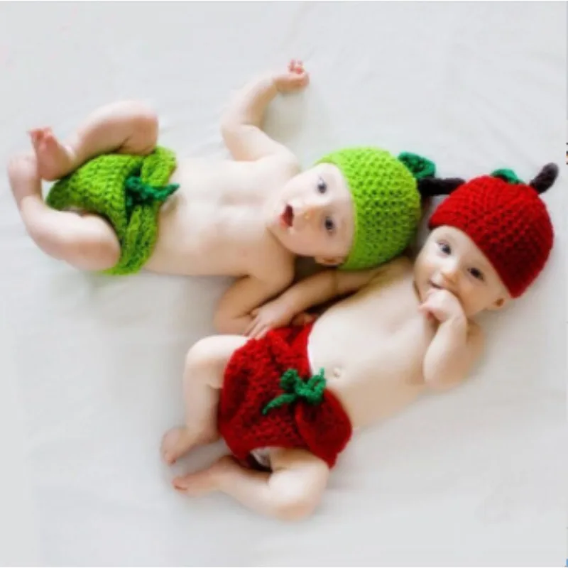 

Hand-Knitted Apple-Shaped Newborn Photoshoot Set - Red & Green Apple Costumes for Twin Baby Photography, 크리스마스 아기의상
