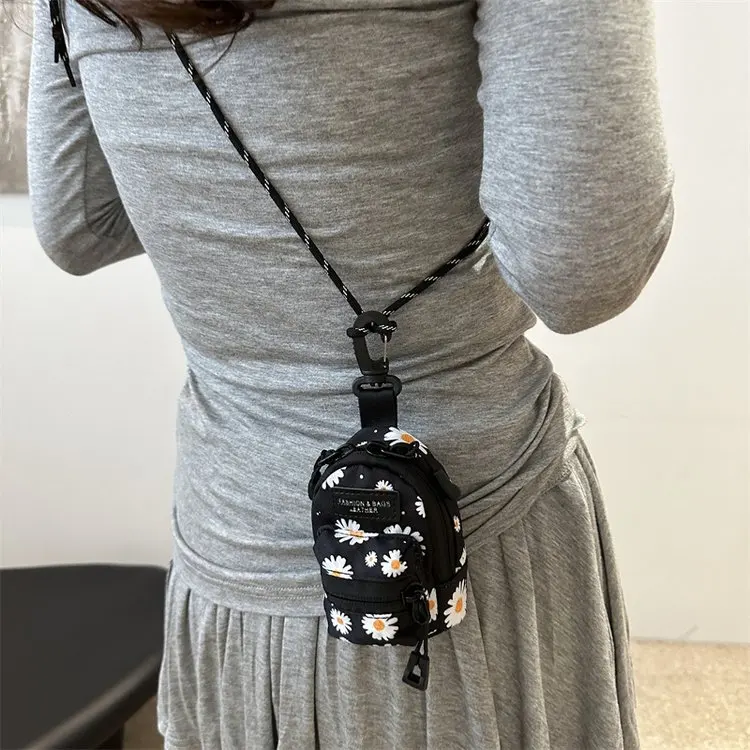 حقيبة نسائية صغيرة سماعات رأس صغيرة لأحمر الشفاه حقيبة قلادة عصرية بسيطة بتصميم متخصص من القماش حقيبة كروس بكتف واحد