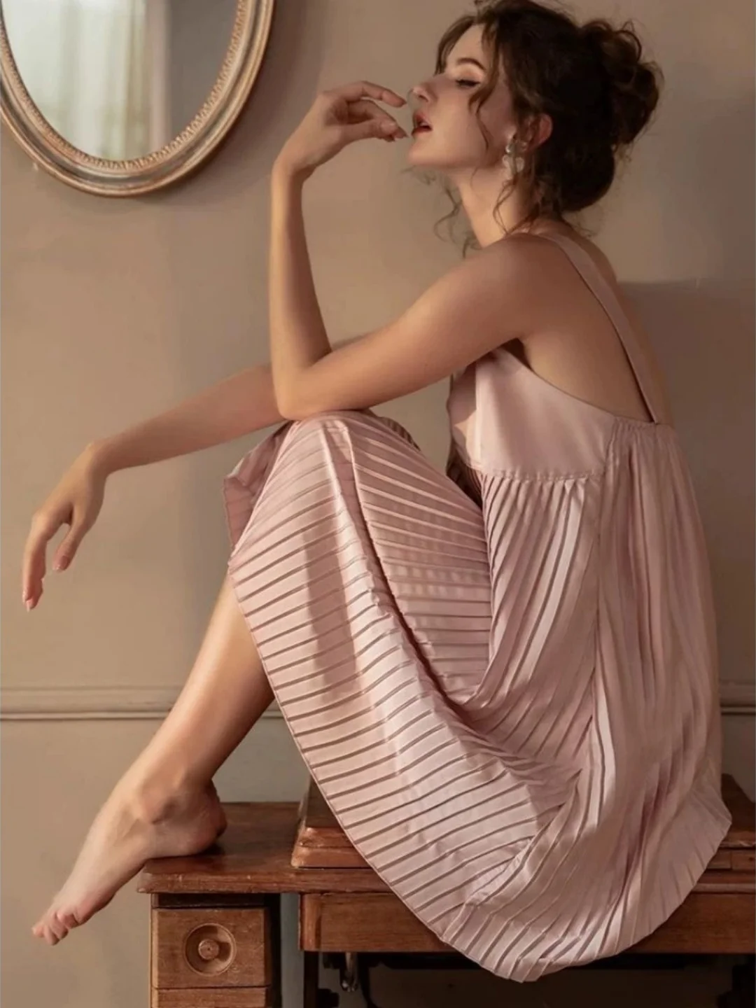 

Sexy Backless Gauze Sleepwear V-Neck Sleeveless Thin Summer Home Clothes for Women plus Size up to 300 Pounds Pleated Design