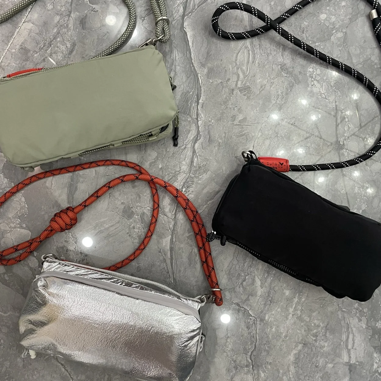 حقيبة زجاجات مياه محمولة للتنقل، حقيبة كتف صغيرة عصرية من مادة النايلون، حقيبة يد ناعمة للشباب البالغين