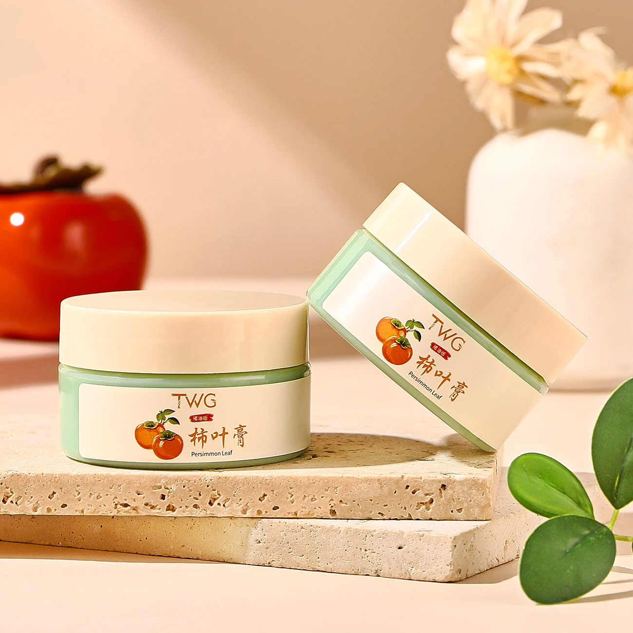 Persimmon Leaf Ointment Supplements the Necessary Nutrients for the Skin, Leaving It Delicate, Smooth, Hydrated, and Translucent