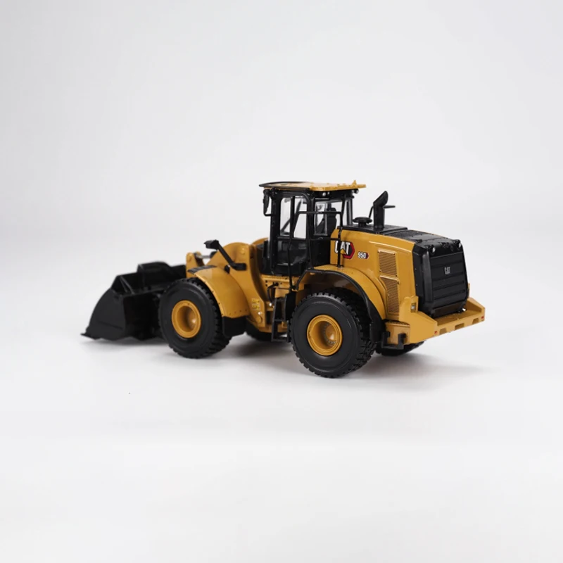 DM Diecast 1:50 Scale Alloy CAT 950 Wheel Loader Model Finished Product Simulation Toy Ornament Static Model Display