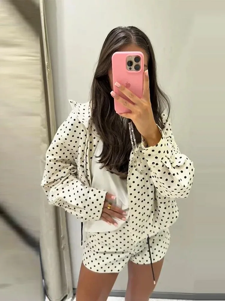 HipSeam Set Jaket Polka Dot Elegan untuk Wanita Musim Gugur Kerah Tegak Tali Serut Mantel Celana Pendek Pinggang Tinggi Set 2 Potong Pakaian Wanita