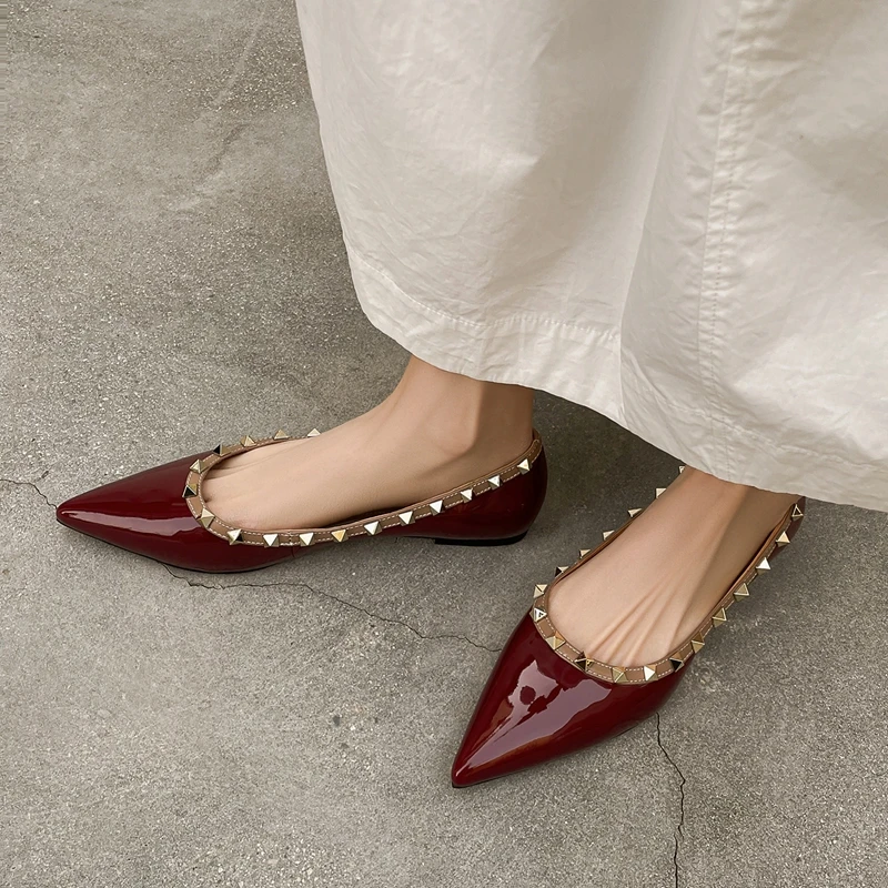 

Women's new Spring and Autumn genuine leather, patent leather, cowhide, pointed rivets, low heel, plus size fashion single shoes