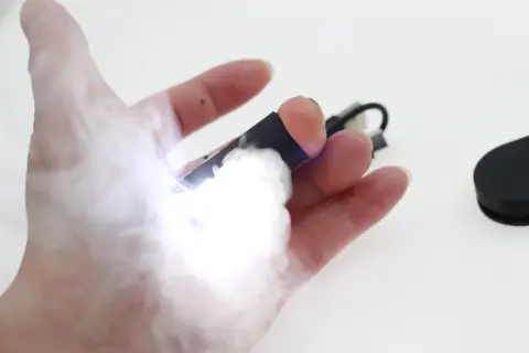 New Mini finger smoking Magie Remote Control Smoke Device Flash Thumb Rechargeable Magic Trick Props Gimmicks illusions Classic