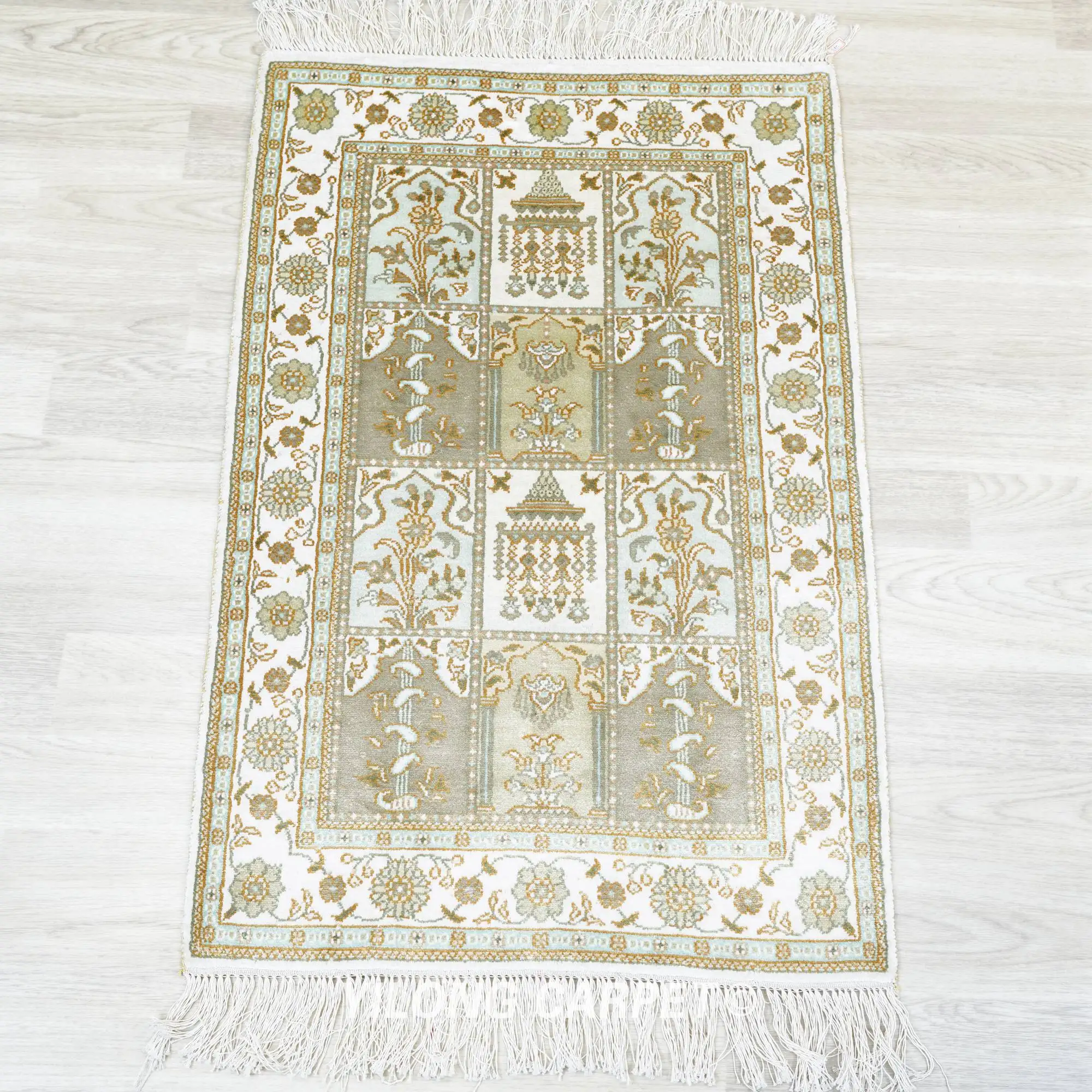 61x91cm Oriental Silk Carpet Four Season Handmade Exquisite Garden Design Rugs (YHW329B)