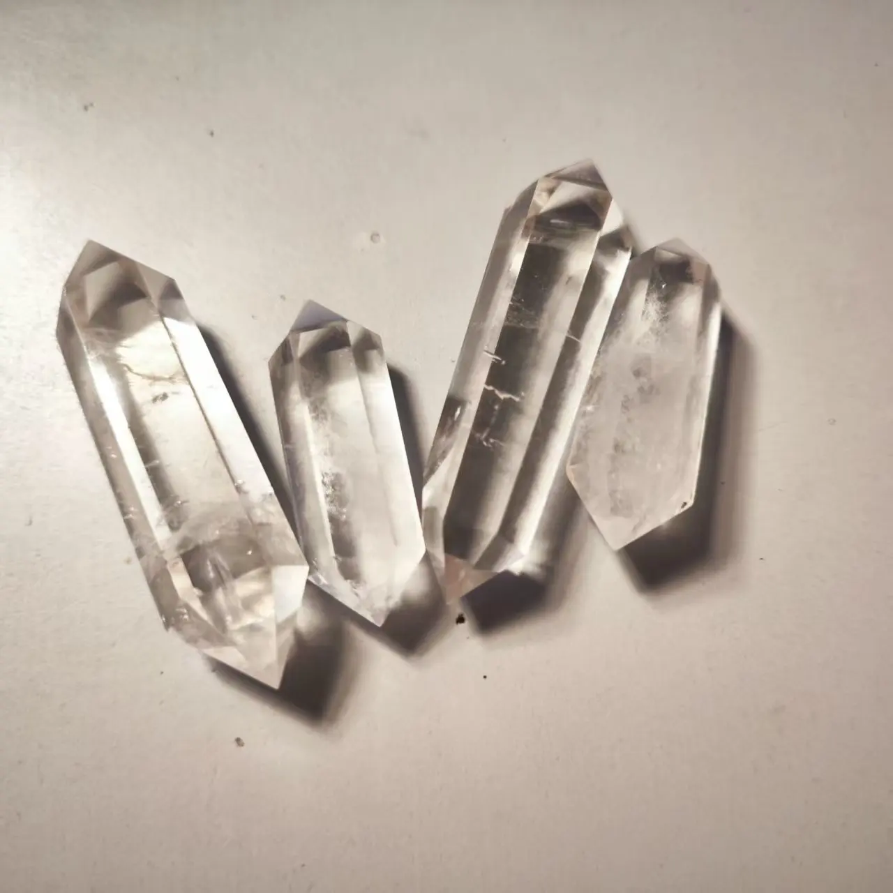 100% Natural Clear White Quartz Crystal Stone Point Healing Obelisk Hexagonal Wand Treatment Stone Home Decoration Stone
