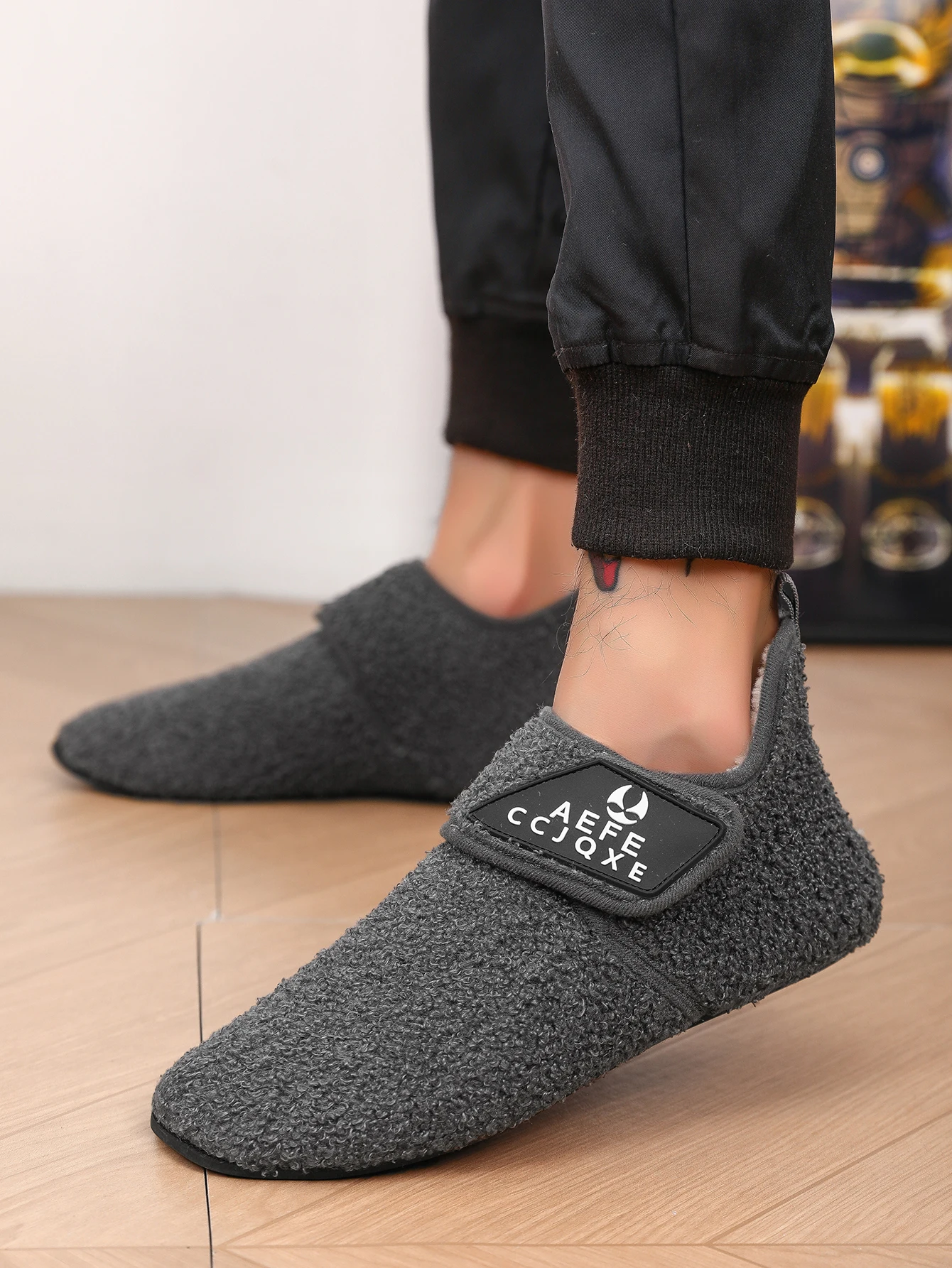 Herren-Plüsch-Hausschuhe mit Überlappendem Design - Winterwarme Indoor-Hausschuhe mit Plüschfutter und Fußgewölbestütze, Weicher Komfort – Detail 1