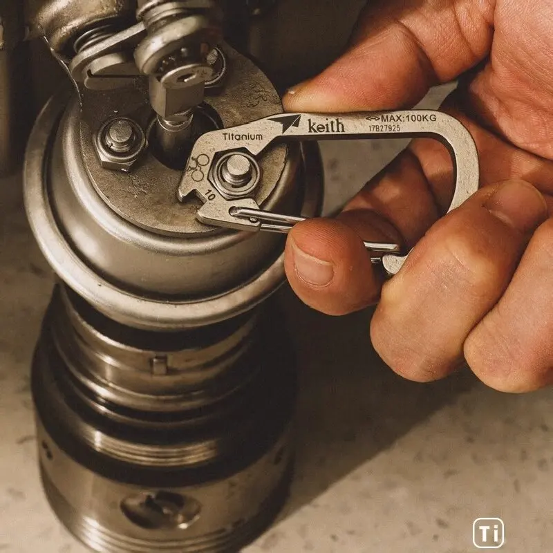 Keith Multi Functional Titanium Hanging Buckle Tools, Quick Hanging Key Buckle, Water Bottle Buckle, Mountaineering Hook