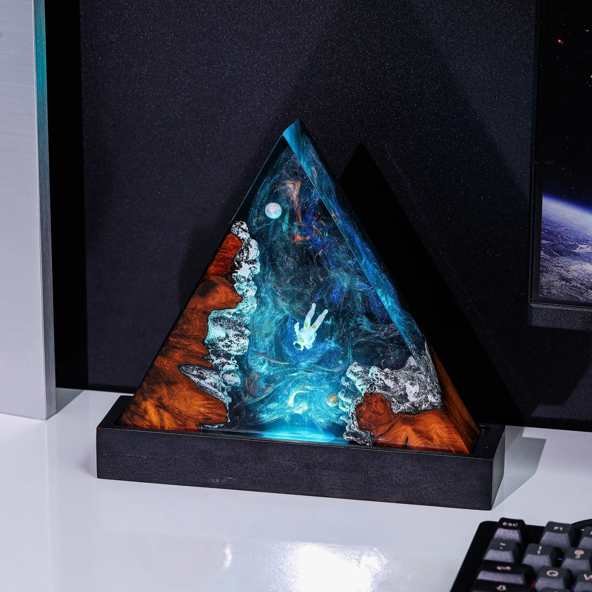 

Space Theme Organic Resin Lamp Creative Art Night Light Universe Landscape Decoration Colorsful Table Lamp USB Charing