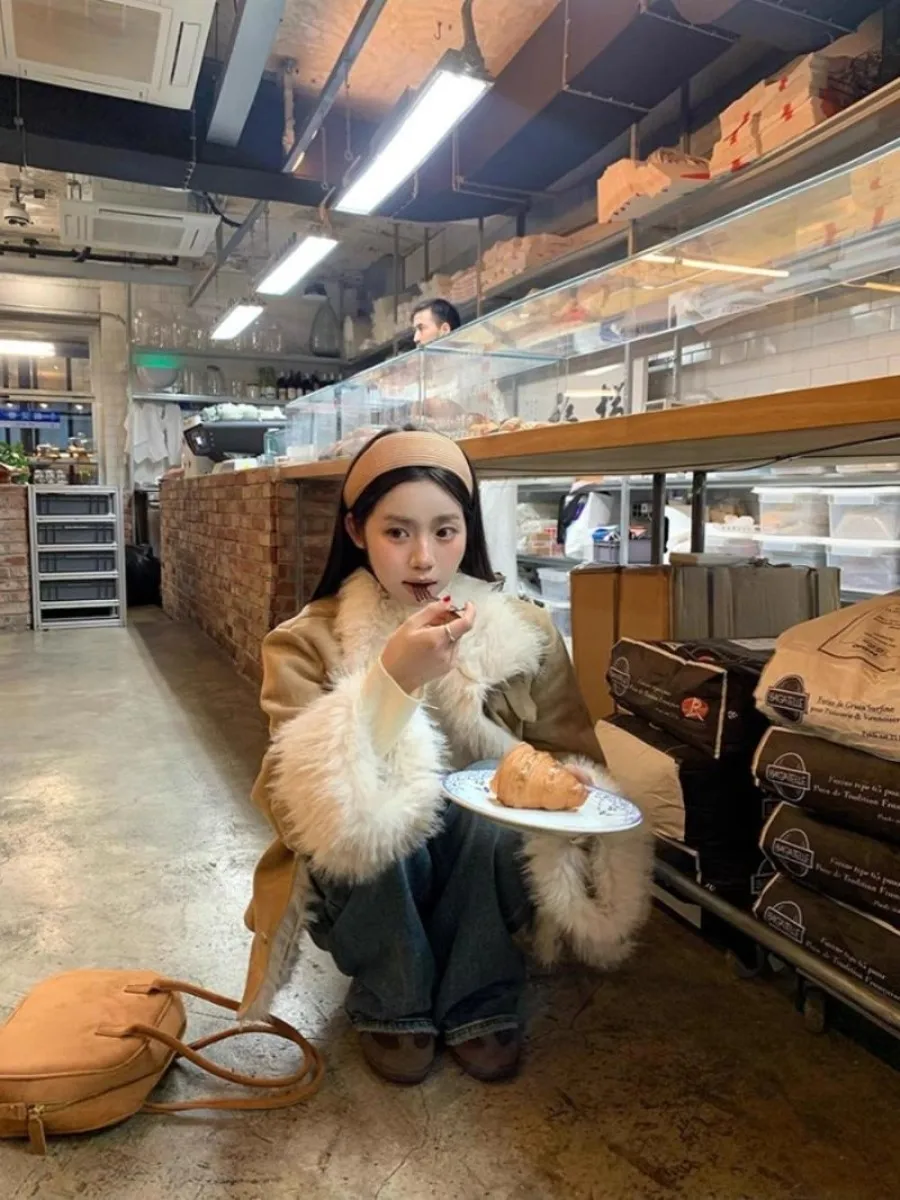 

Women's Fur Coat Jacket Thickened Loose Fit Collar Stand up Winter 2026 New Style Yang Jing Brand Two Piece Set