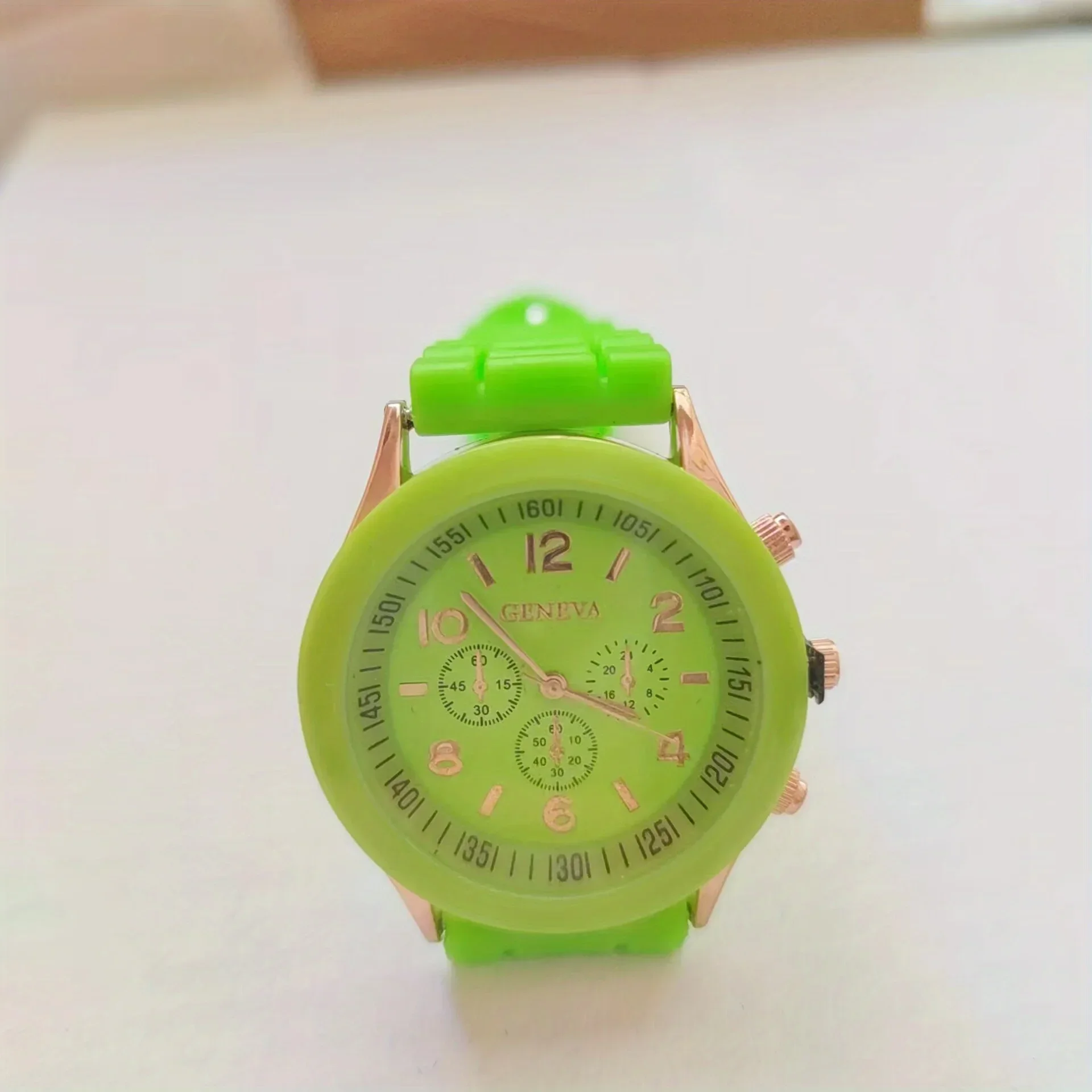 Stylish Round Pointer Quartz Watch, Gift for Her