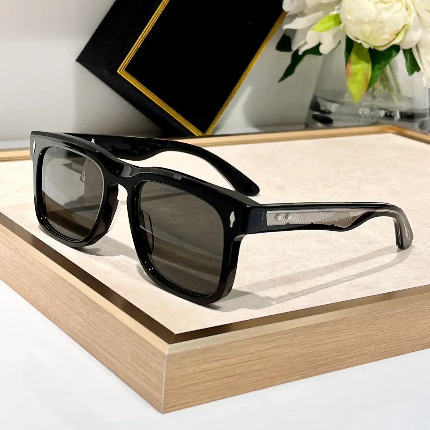

WESLEYI Fashion Sunglasses For Women and Men Style Anti-Ultraviolet Retro Plate Full Frame Special design Glasses Random Box