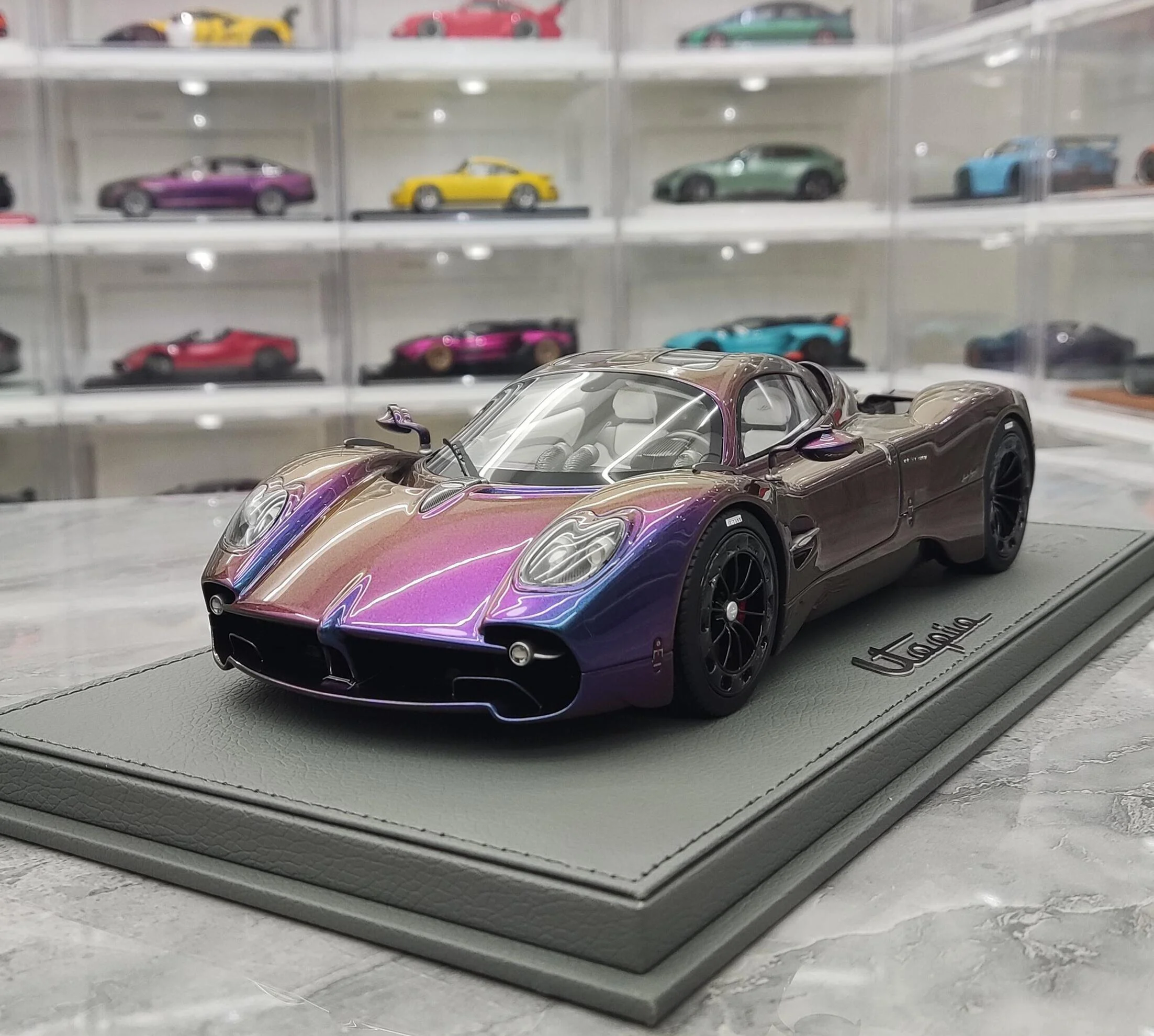 BBR 1:18 Utopia Chameleon Simulation Limited Edition Resin Metal Static Car Model Toy Gift