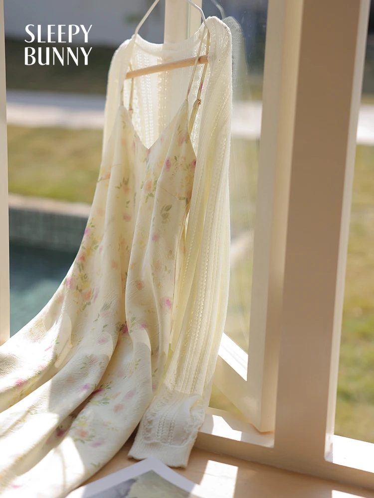 Floral V Neck Spaghetti Strap Maxi Dress for Women Spring Holiday Elegant Slim Fit High Waist Ruffle Hem Boho Beach Long Dress