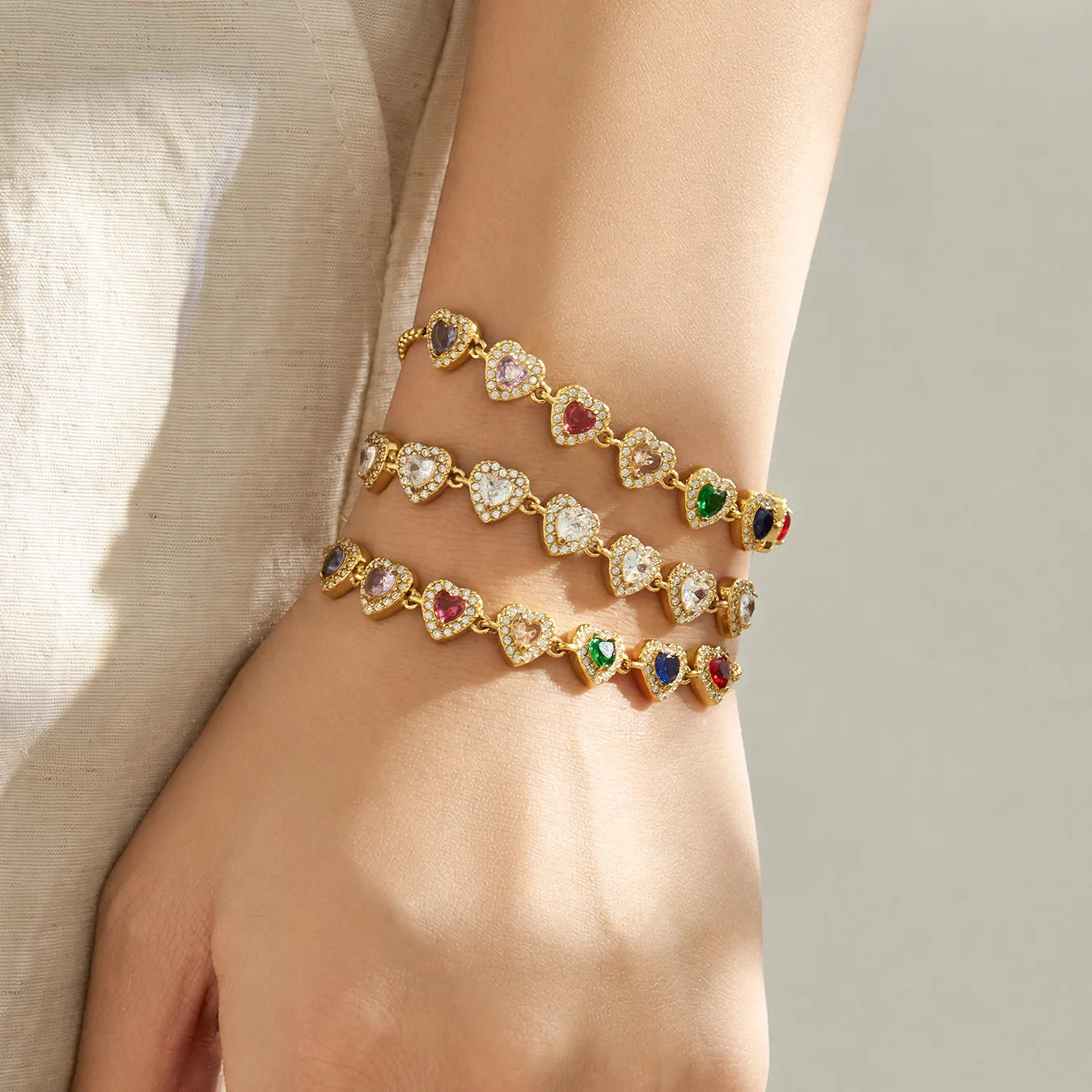 Farbiges Zirkon-Herz-Armband, Edelstahl-Kettenarmband, 18k Vergoldete Armbänder, Verstellbare CZ-Charm-Armbänder für Damen – Detail 7