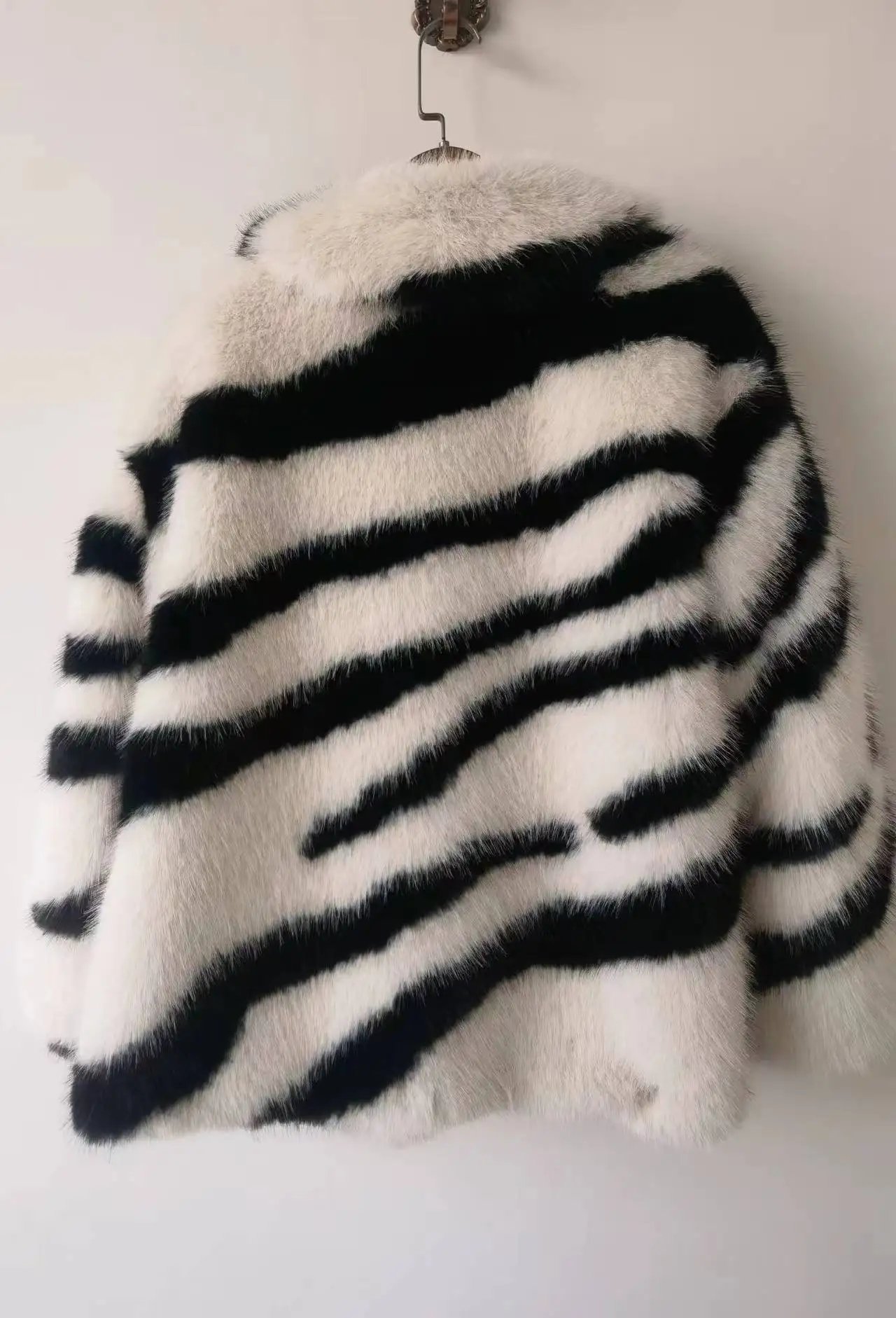 New Autumn and Winter Faux Fox Fur Coat Women\'s Zebra Pattern Faux Fur Coat Thickened Warm Plush Coat