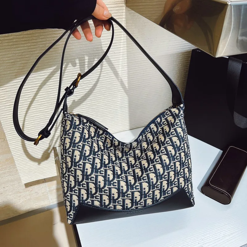 

New presbyopia large-capacity shoulder bag personalized fashion dumpling bag retro commuter tote women's bag