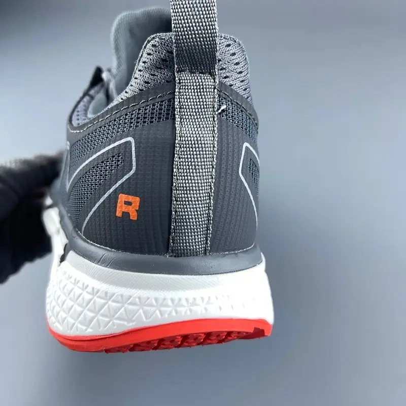 Summer 2025 breathable, comfortable, lightweight, high-quality trainers for couples.