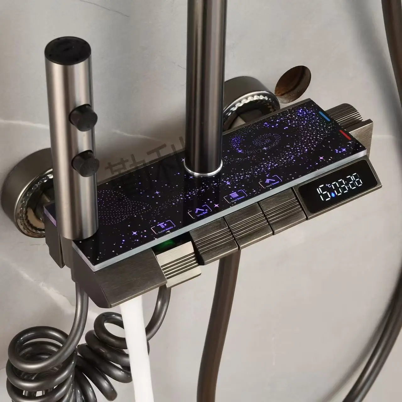 

Интеллектуальный цифровой набор насадок для душа со светодиодной подсветкой, медным сердечником водного пути, насадкой для душа под давлением воздуха с 4 выходами воды