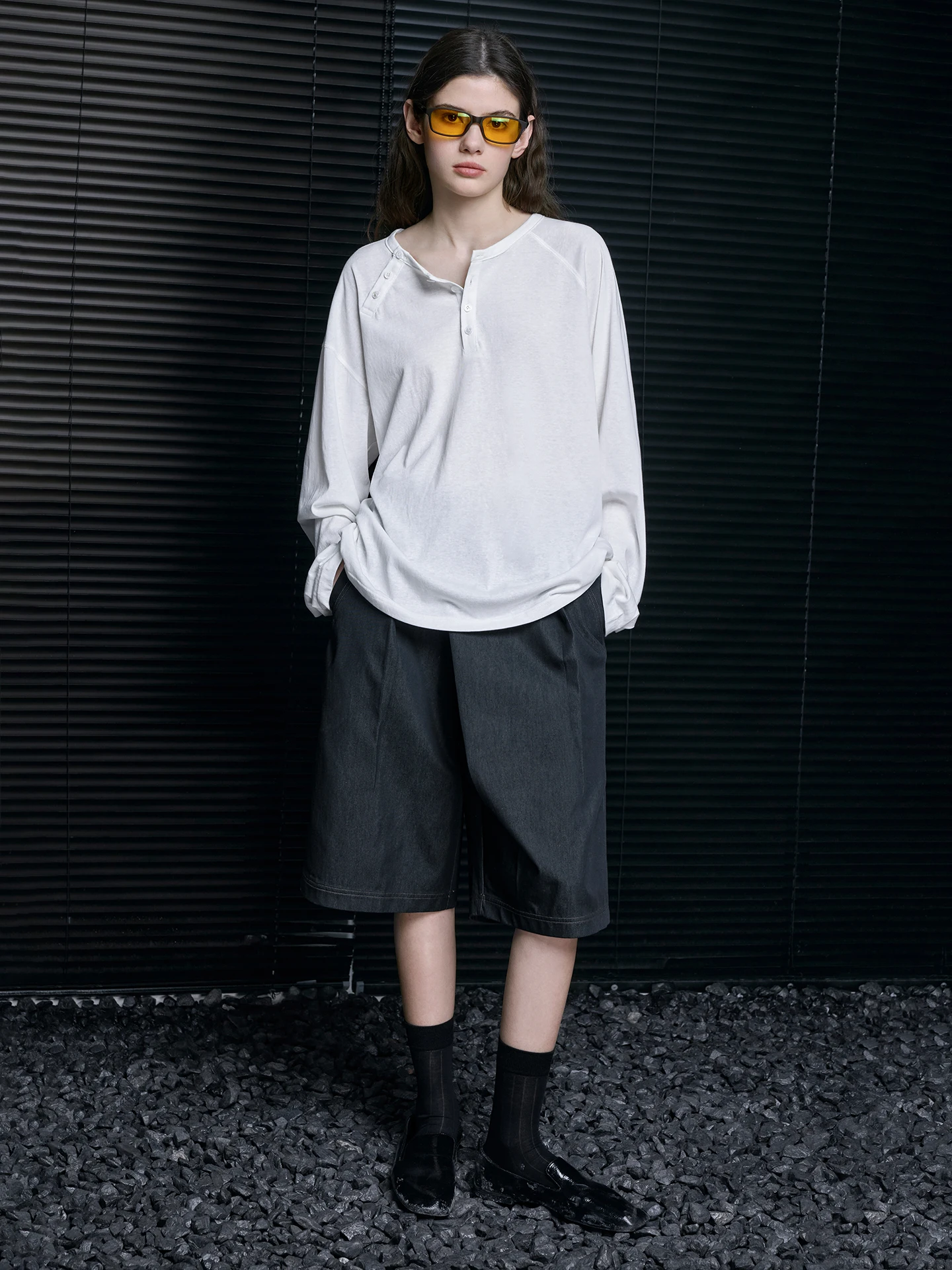 

Белая женская футболка с длинным рукавом и воротником хенли, свободного кроя, повседневная, весенняя новинка, из смесового хлопка и полиэстера, комфортная посадка