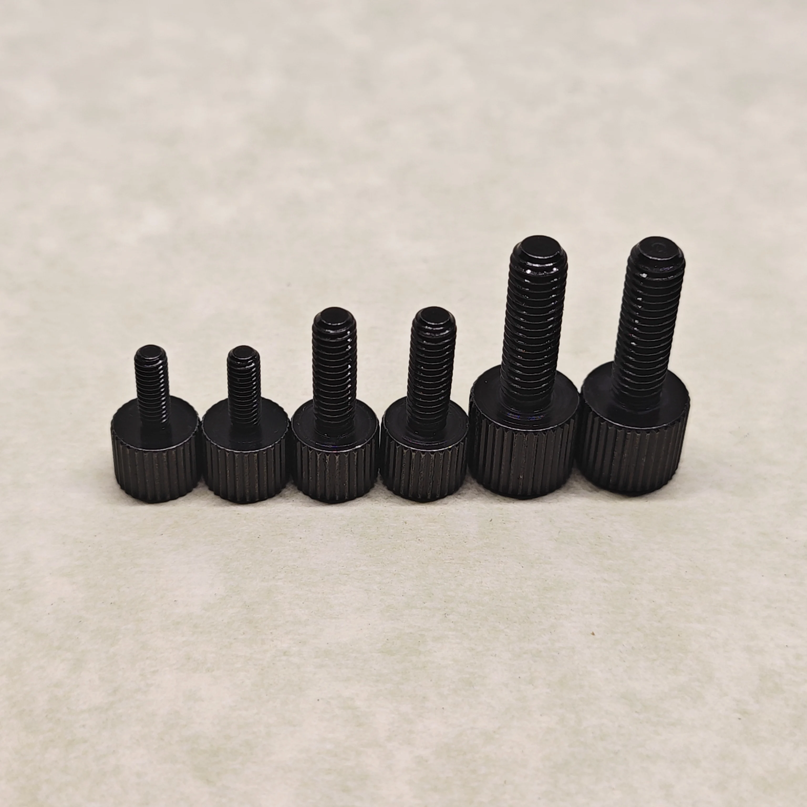 10pcs-20pcs M2 M2.5 M3 M4 M5 M6 * Steel With Black Knurling Flat Thumb Screw Hand Tighten Screws