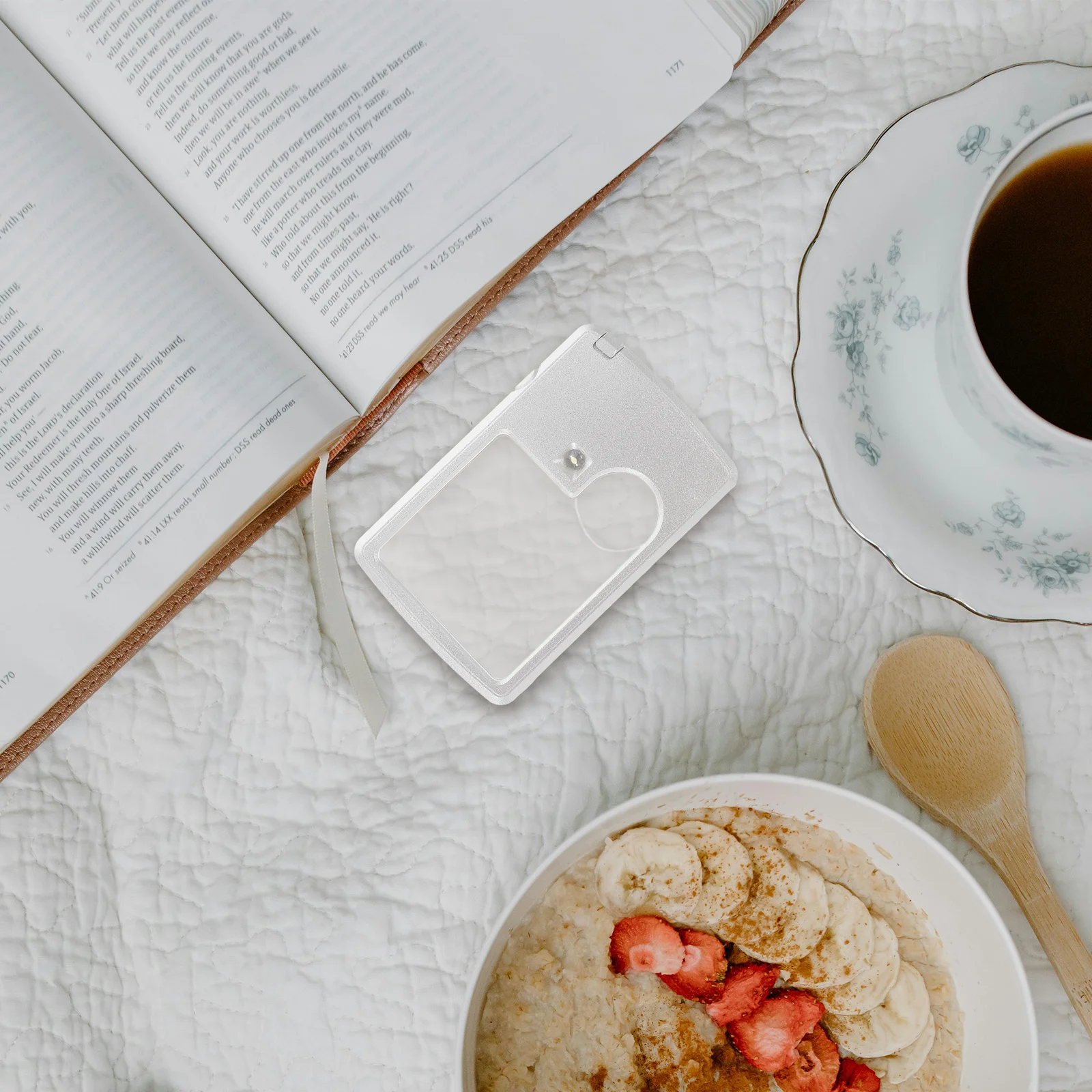 

2Pcs Magnifying Sheet for Elderly Reading Tool Ultra Thin Design Name Card Style Full Page Magnifier Pocket Magnifier with Light