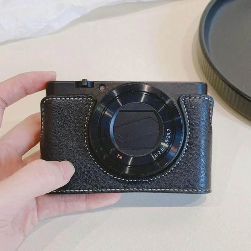 Y2GD PU Leder Halbkameras Hülle für Kamera mit unten öffnen Easy Battery Access Pitchient Protector