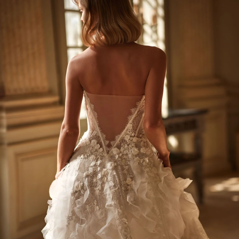 Elegantes, gerüschtes, plissiertes, langes Brautkleid in A-Linie, romantisches Brautkleid mit herzförmigem Ausschnitt und Spitzenapplikationen, maßgeschneidertes Robe De Mariée