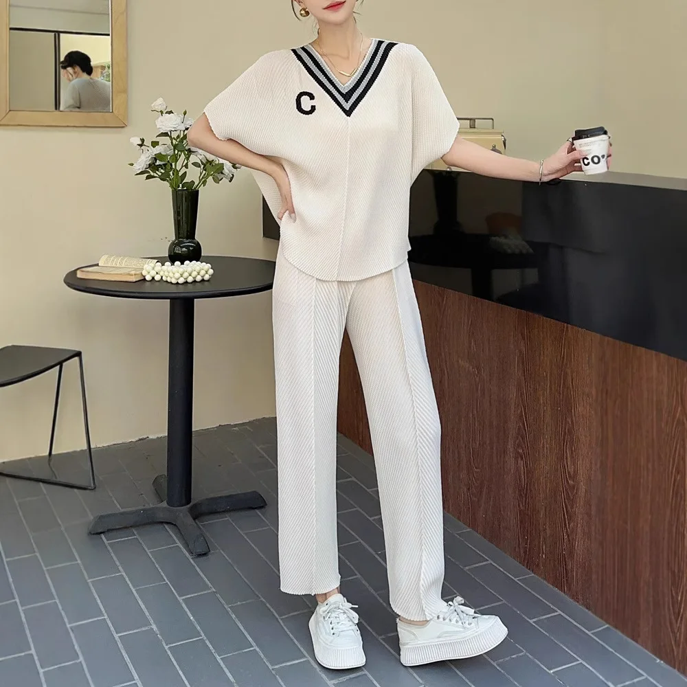 

Miyake Style Pleated Suit for Women 2025 Fish Scale Pleated V-neck Bat Sleeve Top High Waist Straight Trousers Two-piece Set