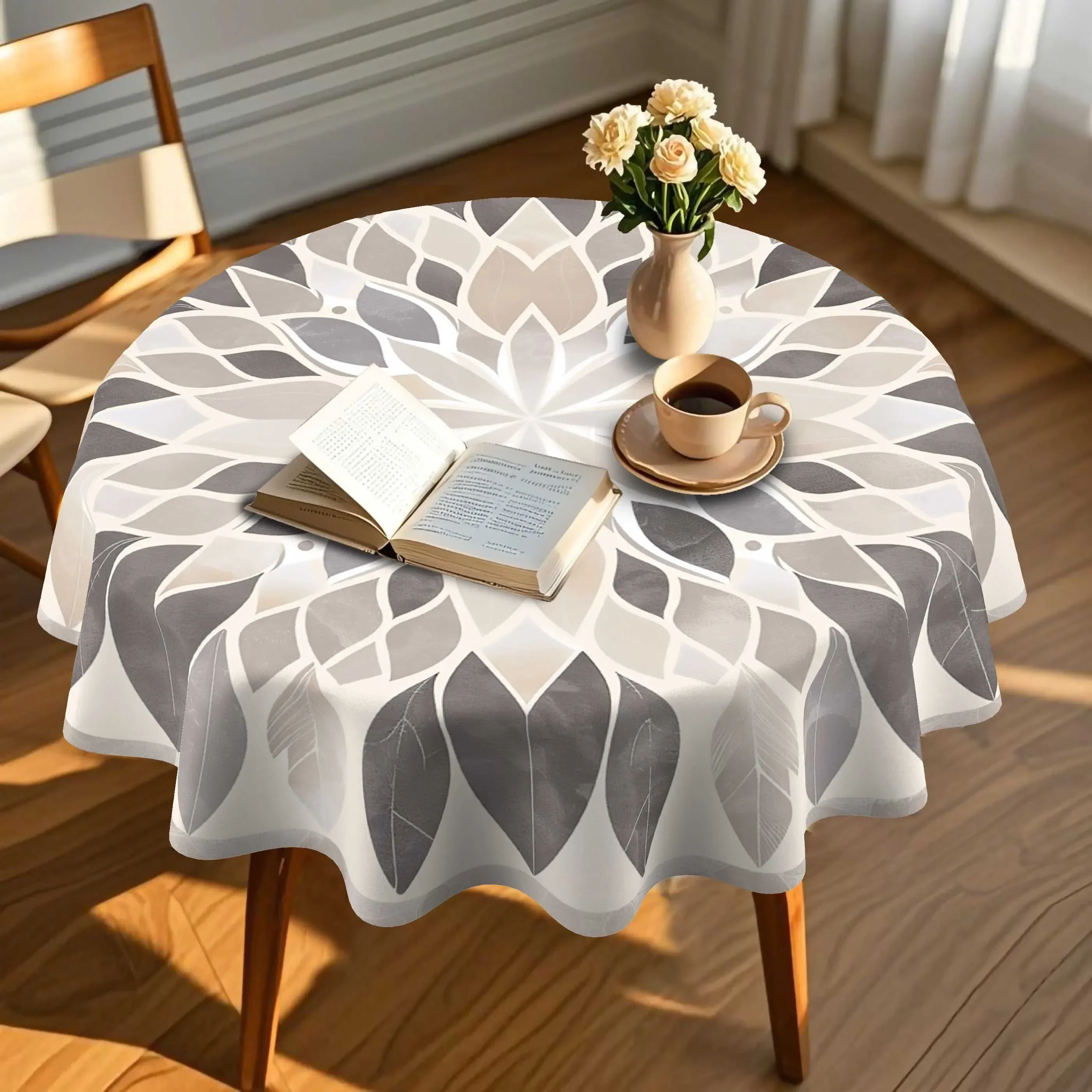 Eine moderne nordische runde Tischdecke - mit einfachen geometrischen Mustern und sanften Farbtönen.