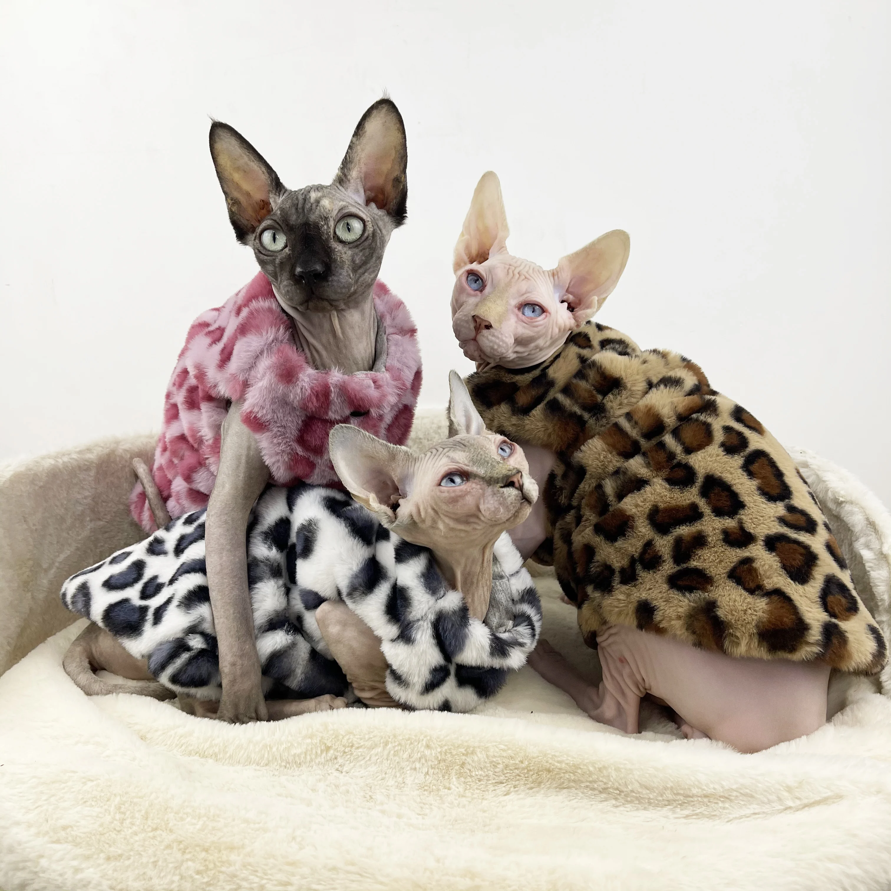 Sphynx Cat Clothing Warm Fleece Thick Coat for kittens Soft Winter Pink White Brown Leopard Sweater Vest For Devon Rex in Winter