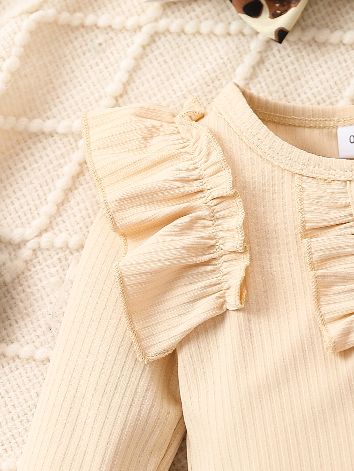 3-teiliges Frühlings-Herbst-Set für Babys mit geripptem Rüschen-Strampler, Leopardenhose + Stirnband, süßer, cooler Stil, für den Alltag/Fotoshooting, 0-3 Monate – Detail 4