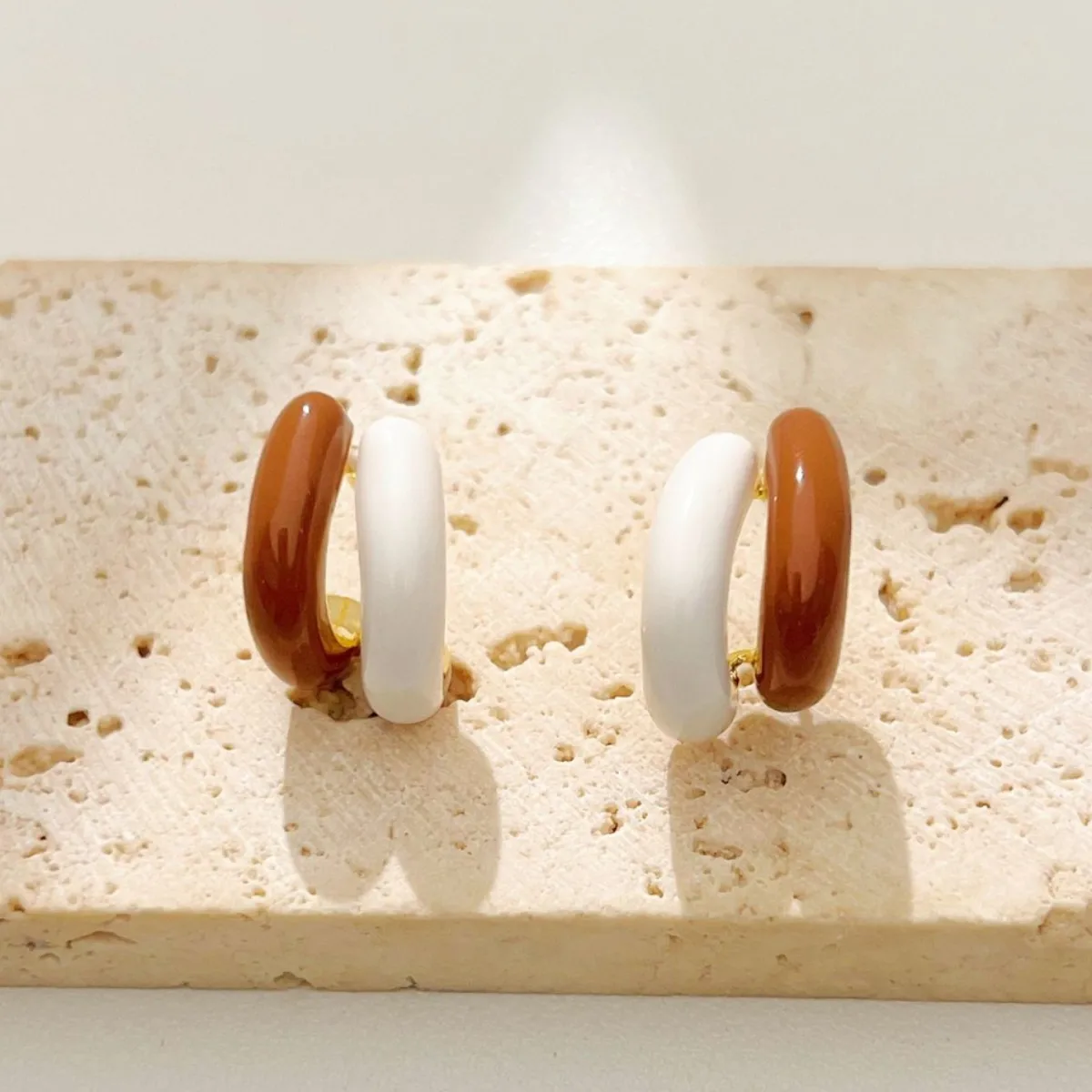 Simple painted thick regular earrings, fashionable and versatile earrings, commuting light luxury earrings