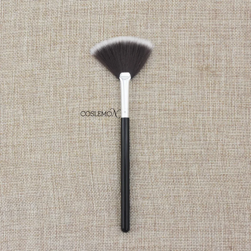 1pcs Fan Make Up Brushes Blush Highlighter Contour Loose Powder Face Brush Korean Soft Cozy Professional Make up Tools