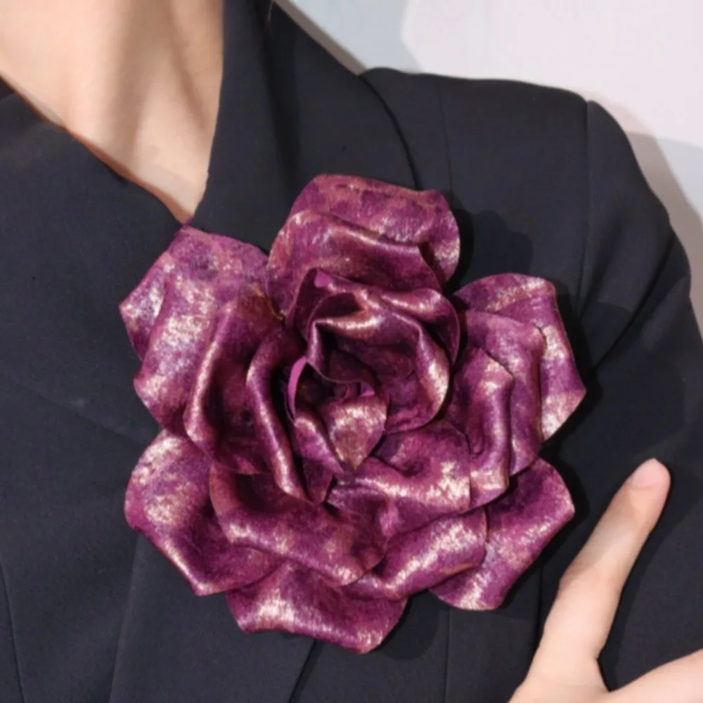 Spilla con fiori con stampa leopardata INS Spilla in metallo Spille da bavero grandi Corpetto per feste fatto a mano in tessuto zircone