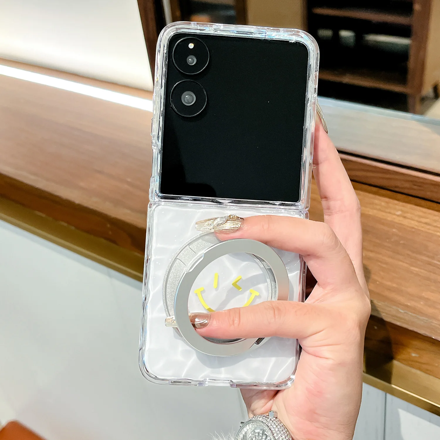 Luksusowe etui na telefon Xiaomi Mix Flip2 z efektem fal wodnych, przezroczyste, z obrotowym uchwytem i magnesem.