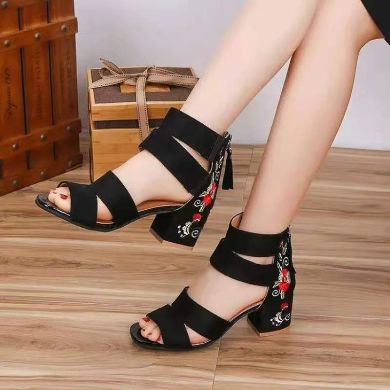 

Black Embroidered Mid-heel Sandals Women Summer All-match Thick Heel Elegant Retro Open Toe Embroidered Shoes Women Sandalen