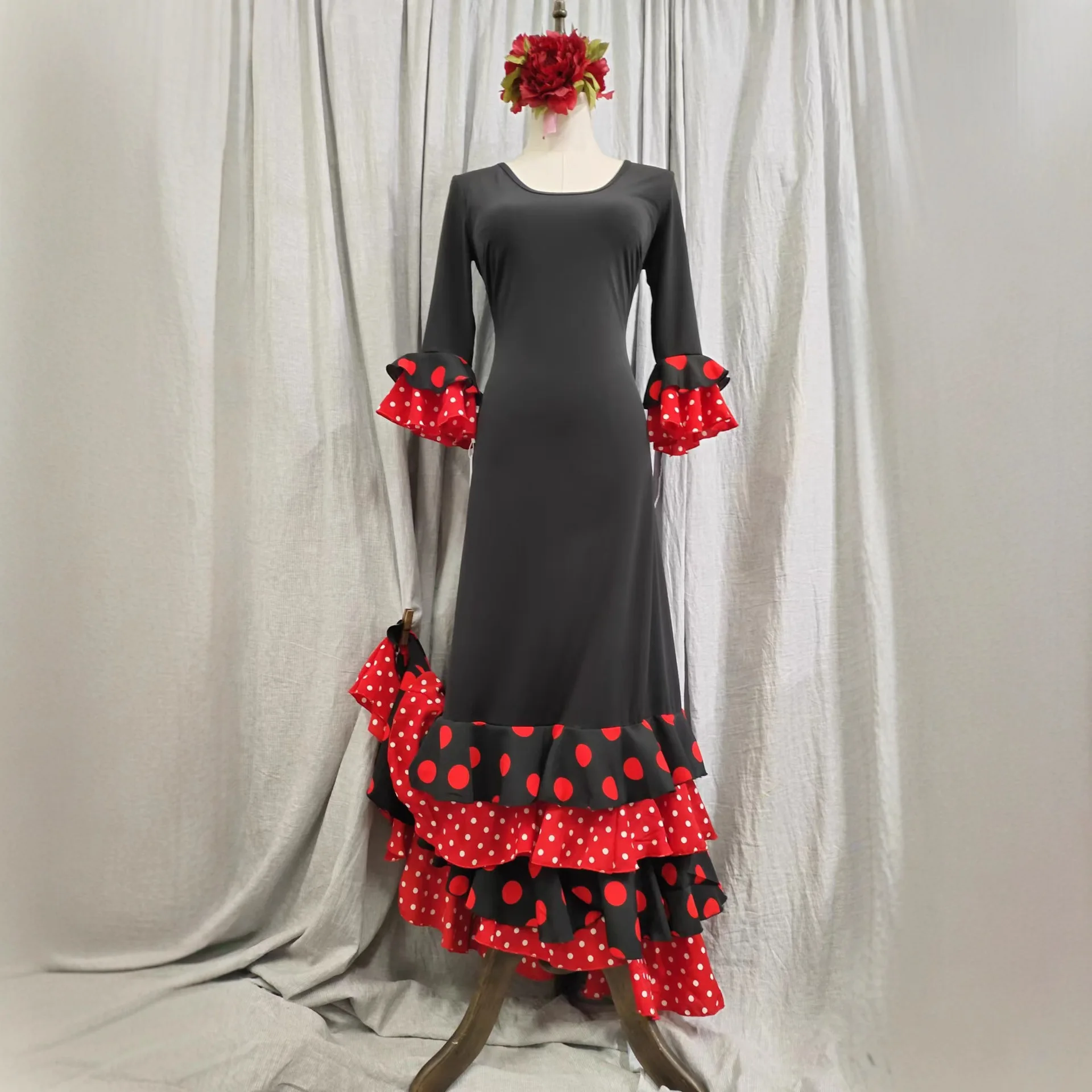 Vestido de Danza Flamenca Española de la Marca Black Belly Dancing