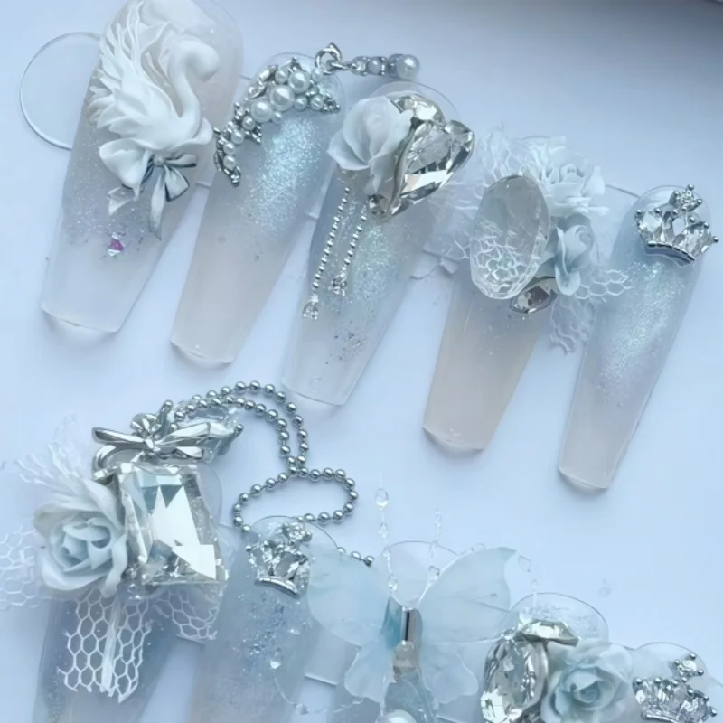 A Versatile Nail Art Silicone Mold with Swan Gauze Curtains, butterfly Bows, and Three-Dimensional Accessories