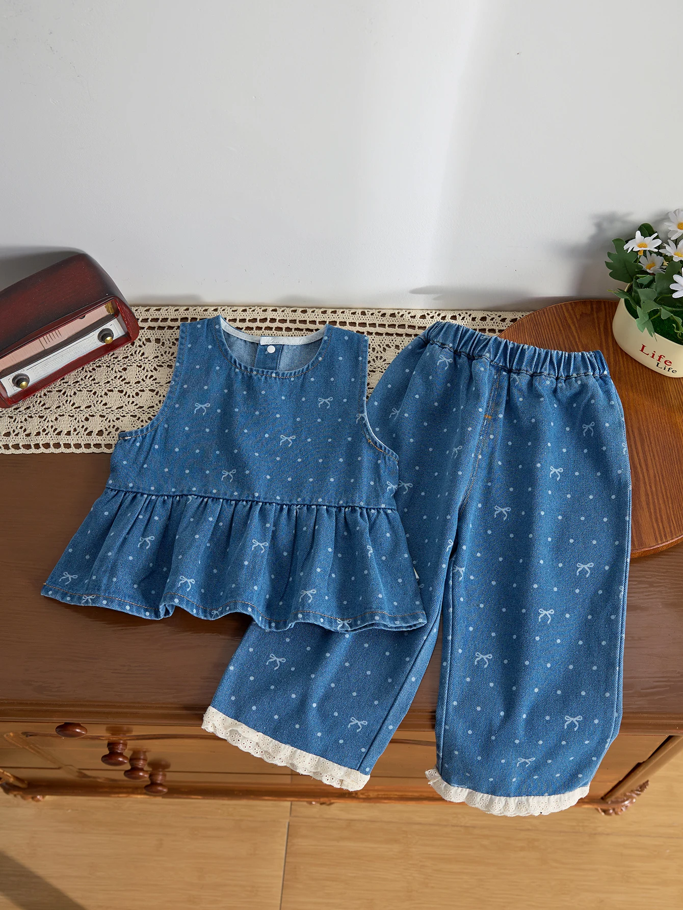 Spring and Summer Girls' Denim Top and Trousers Set: Bow Polka Dot Print Sleeveless Top + Lace Trousers 2-Piece Set