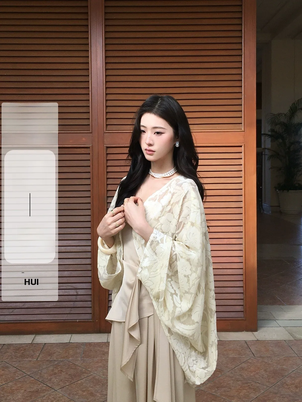 

Ele Iceolly Women's irt with Batwing Sves And Burned Flower Design Casual Loose Fit Spring Faionable Top