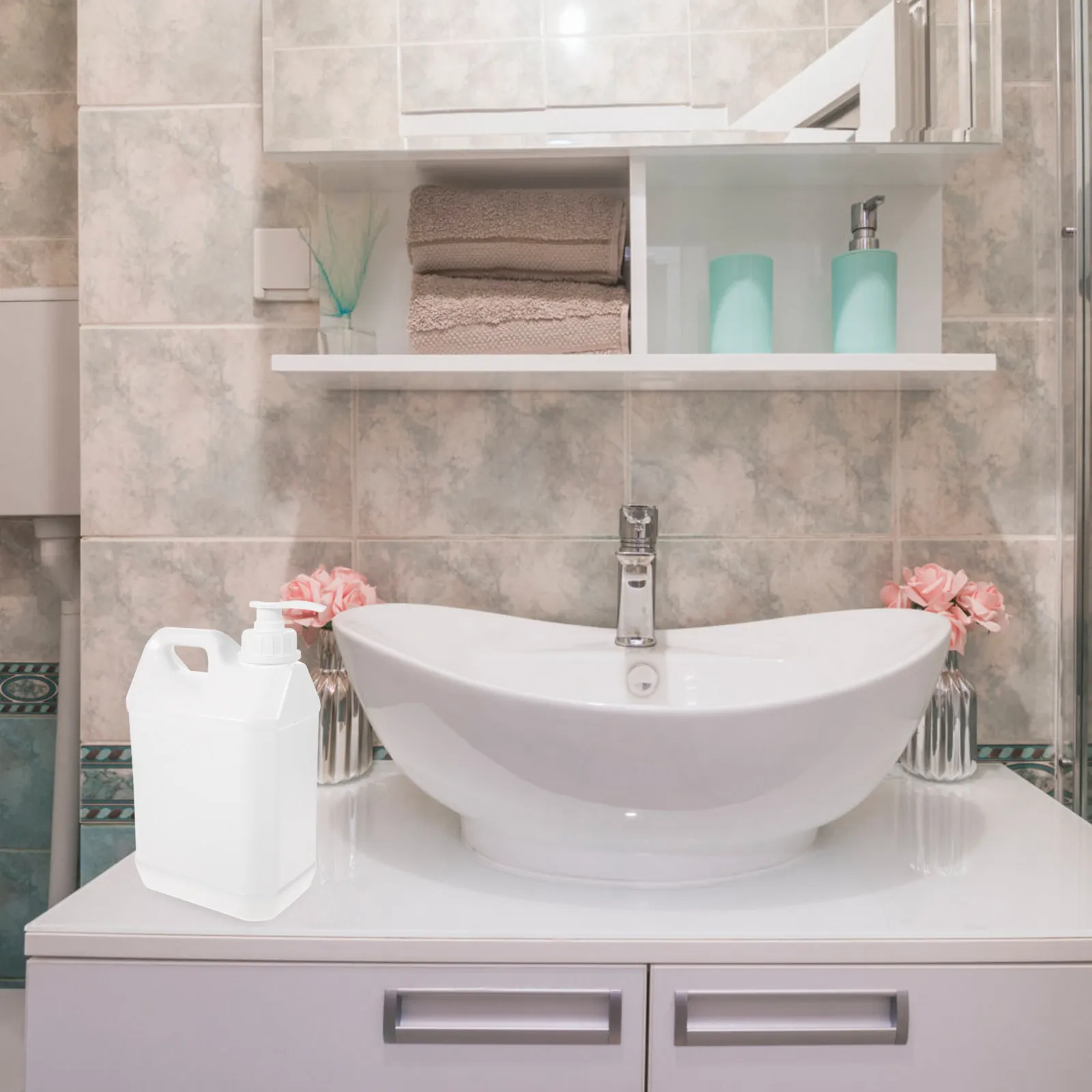 

Бутылка-дозатор для стерилизующей жидкости 2,5 л, белая, пластиковая, многоразовая, для шампуня, мыла, косметики, с помпой